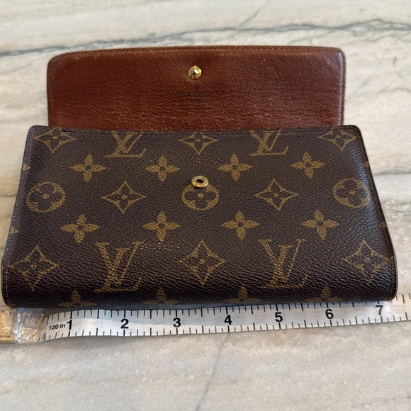 Louis Vuitton Vintage Brown Monogram Sarah Long Wallet - Picture 9 of 14